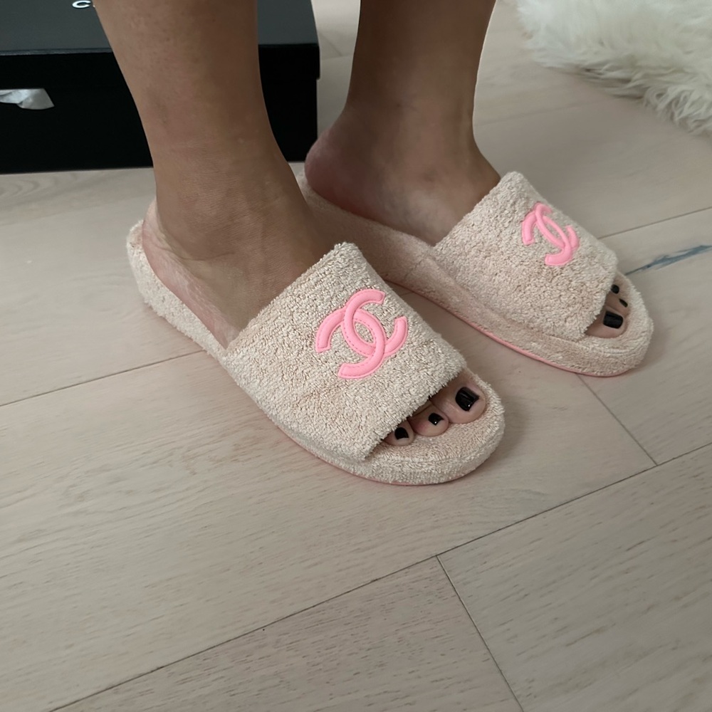 Chanel Blush and Pink Terrycloth Slides sz 41 - Picture 6 of 11